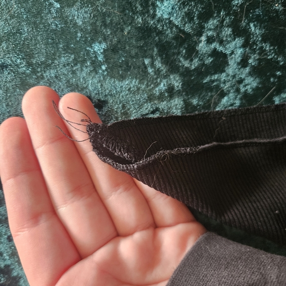 Grunge/Goth Black Long Sleeve Cropped Flowy Sleeve Y2K Womens Top XS-S - Picture 3 of 3